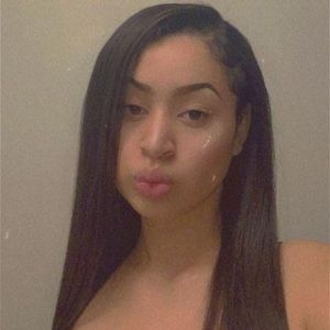 Meet your Posher, Larissa